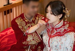 1. "热剧推荐：新晋古装剧大盘点"
2. "2023热门古装剧全解析"
3. "必追的古装剧：角色与剧情揭秘"
4. "古装剧热评：谁是年度最佳"
5. "古装情缘：新剧看点与热议"