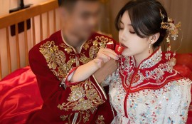 1. "热剧推荐：新晋古装剧大盘点"
2. "2023热门古装剧全解析"
3. "必追的古装剧：角色与剧情揭秘"
4. "古装剧热评：谁是年度最佳"
5. "古装情缘：新剧看点与热议"