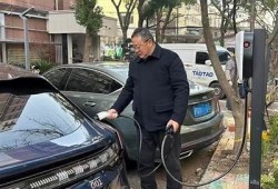 海角社区: 新能源汽车市场热议升温