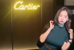 1. 家庭伦理剧《亲情岁月》热播反响如何？
2. 影视剧中的家庭伦理：反映社会现实
3. 最新家庭伦理剧推荐：感人故事引共鸣
4. 家庭伦理题材电影，探讨亲情与责任
5. 家庭和谐与冲突：影视作品如何呈现？